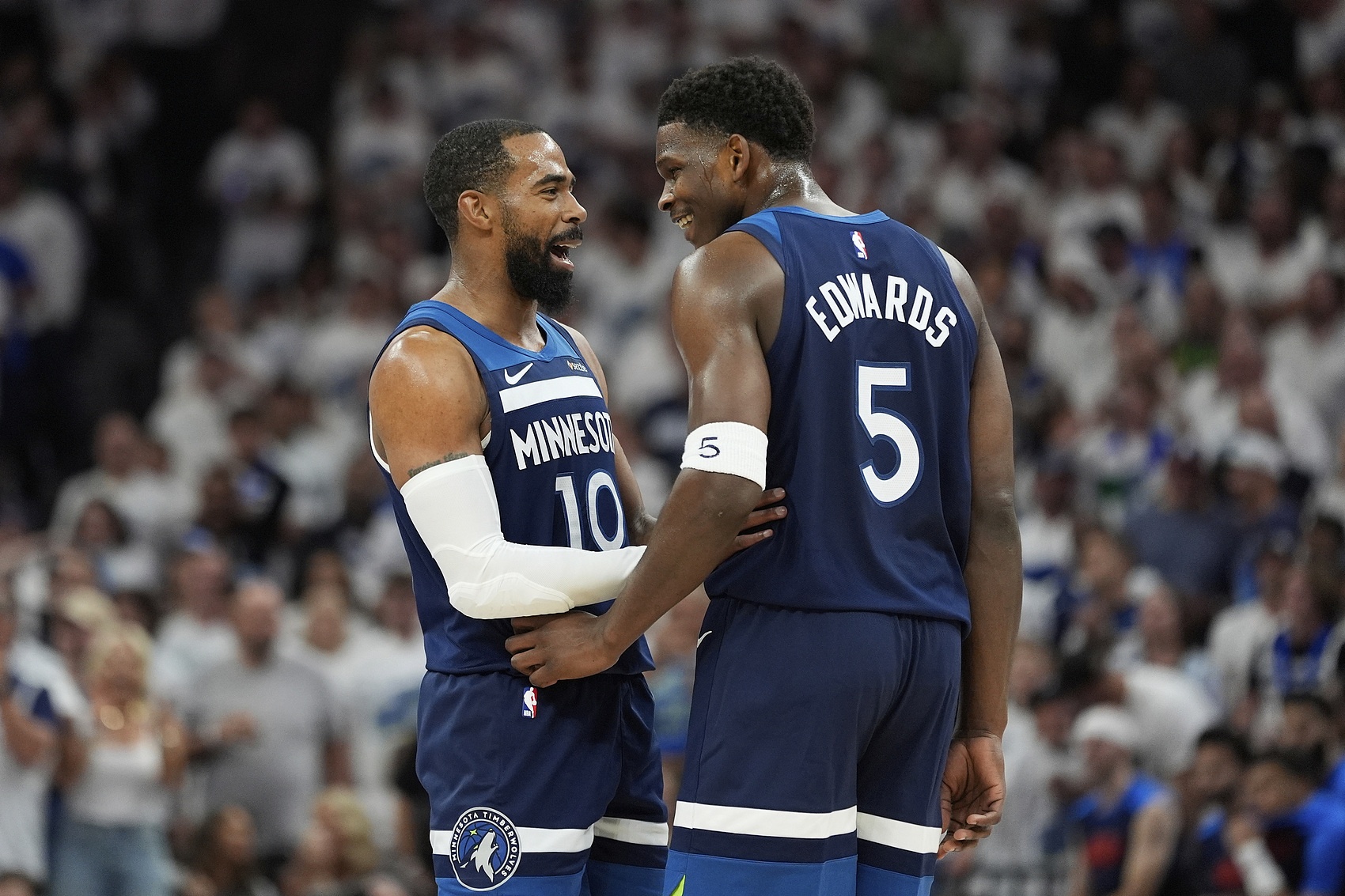 世界杯比赛在线观看地址-爱德华兹：听说康利还能回来&amp;我真的希望这能发生 我们想要他回来