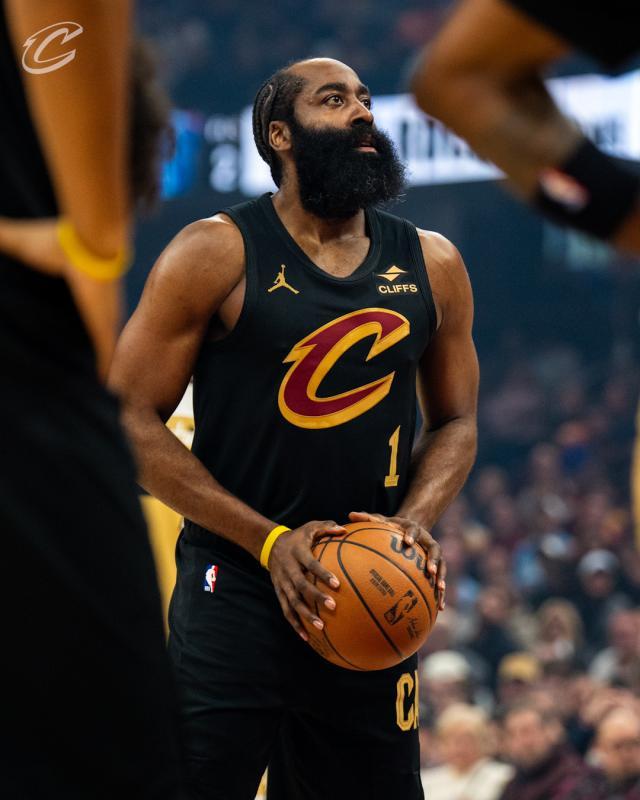 世界杯客户端安装包-哈登骑士主场首秀只进1球 疯狂喂饼助队友创新高