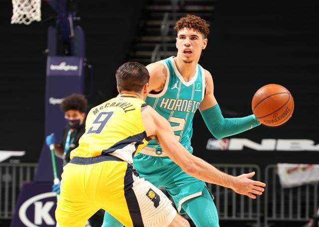 世界杯比赛在线观看地址-出色表现引发开拓者更衣室讨论 三球未来无可限量